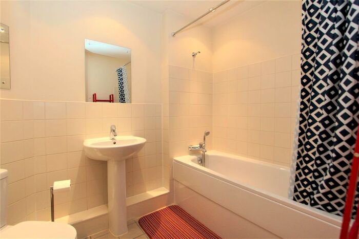 2 Bedroom Flat To Rent In City Walk, Leeds, LS11