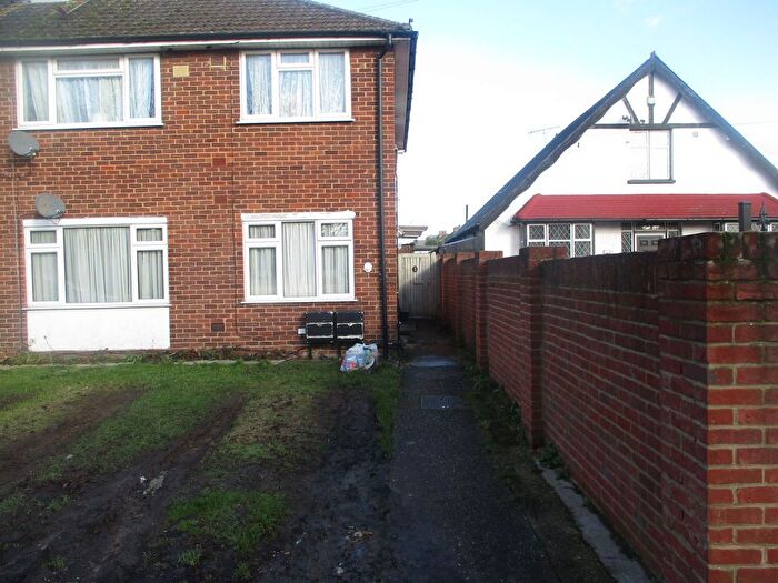 2 Bedroom Maisonette To Rent In Wood End Green Road, Hayes, UB3
