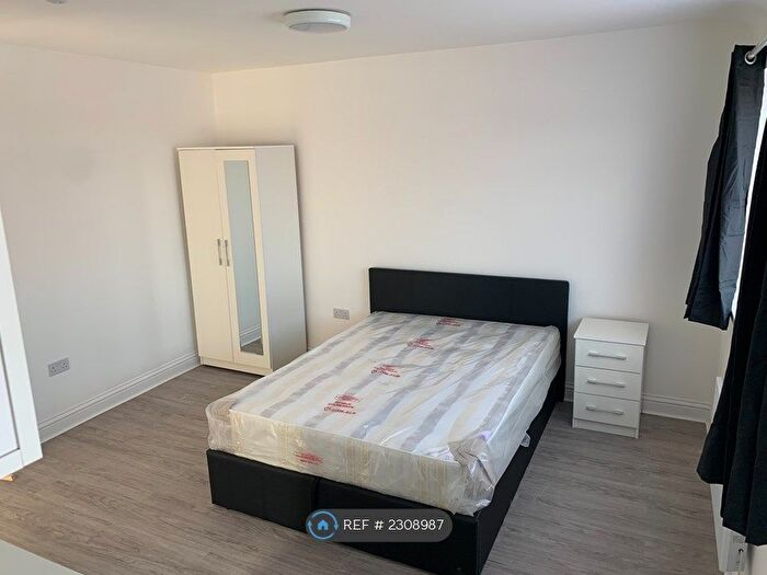 Studio To Rent In Tamworth Lane, Mitcham, CR4