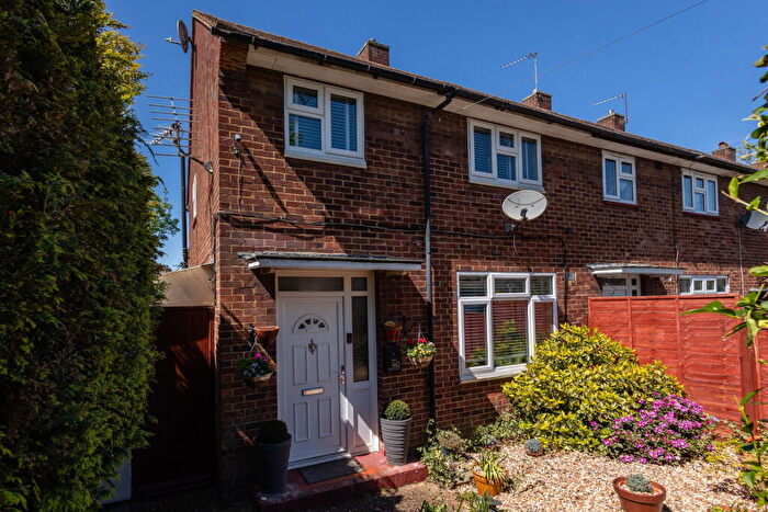 2 Bedroom End Of Terrace House For Sale In Radfield Way, Sidcup, DA15