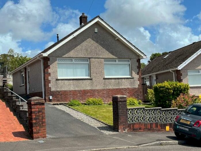 3 Bedroom Bungalow To Rent In Gelli Fach Crescent, Morriston, SA6