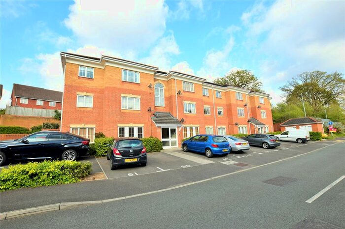 2 Bedroom Flat To Rent In Hopper Vale, Sovereign Fields, Bracknell, Berkshire, RG12