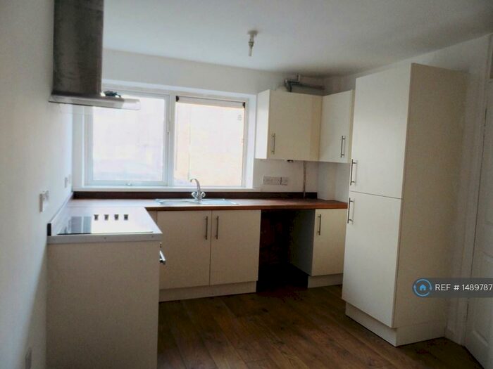 3 Bedroom Terraced House To Rent In Newmarket Road, Nottingham, NG6