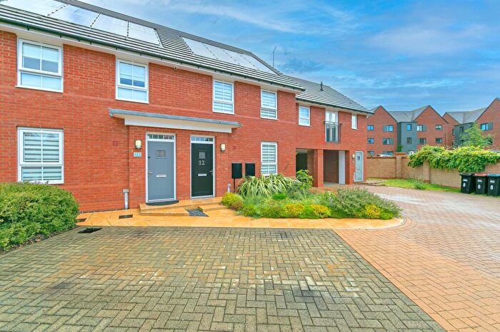 3 Bedroom Terraced House For Sale In Martina Close, Fairfields, MK11