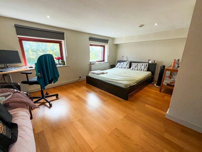 4 Bedroom End Of Terrace House To Rent In Surrey Quays, London, Greater London, SE16