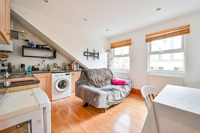 2 Bedroom Flat To Rent In Craven Avenue, Ealing, London, W5