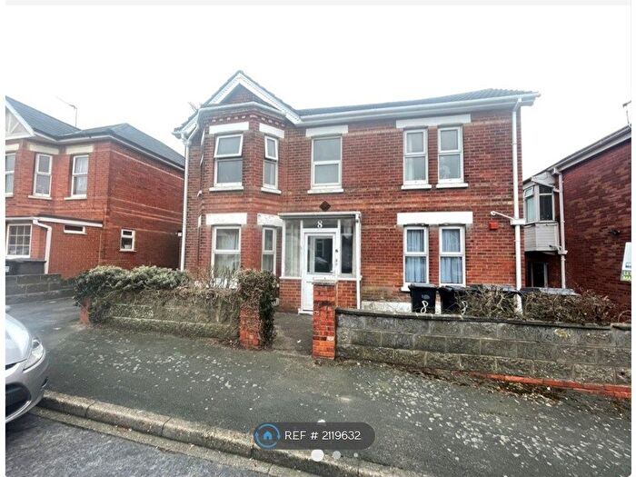 6 Bedroom Detached House To Rent In Crichel Road, Bournemouth, BH9