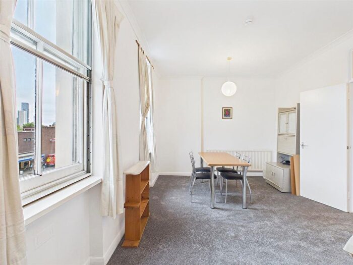 2 Bedroom Flat To Rent In Clapham Road, London, SW9