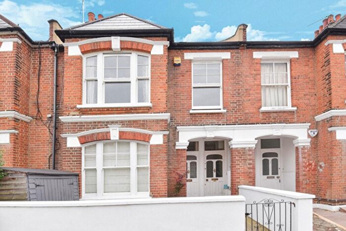 2 Bedroom Maisonette For Sale In Midmoor Road, Balham, London, SW12