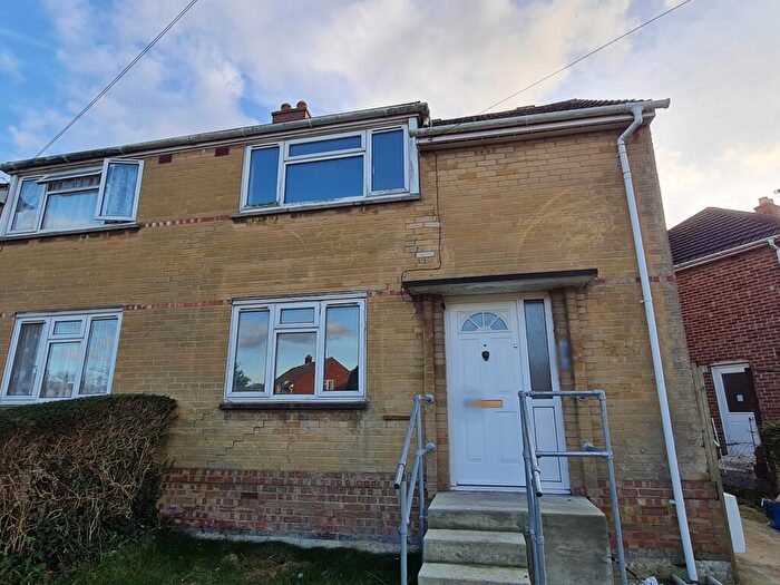 3 Bedroom Semi-Detached House To Rent In Broadway Crescent, Binstead, PO33