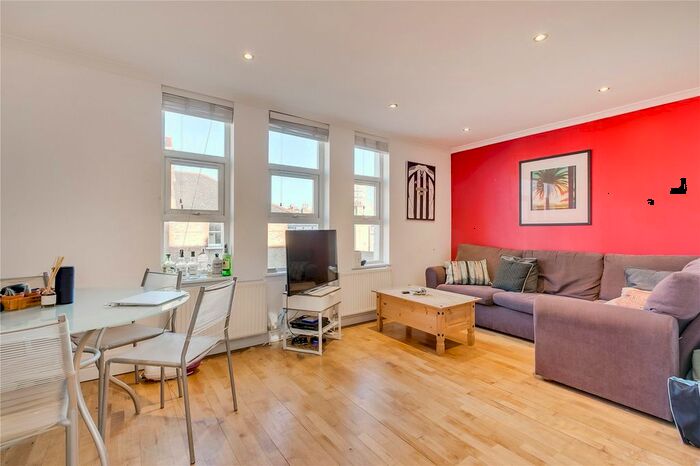2 Bedroom Flat To Rent In Landor Road, London, SW9