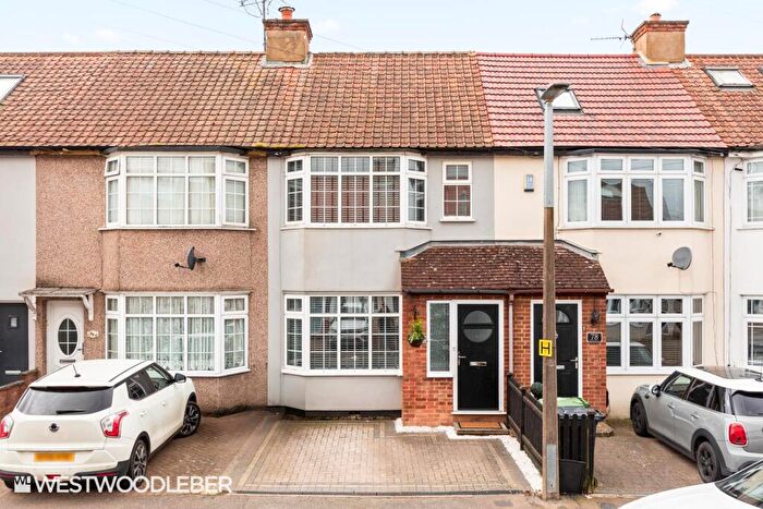 2 Bedroom Terraced House For Sale In River Avenue, Hoddesdon, EN11