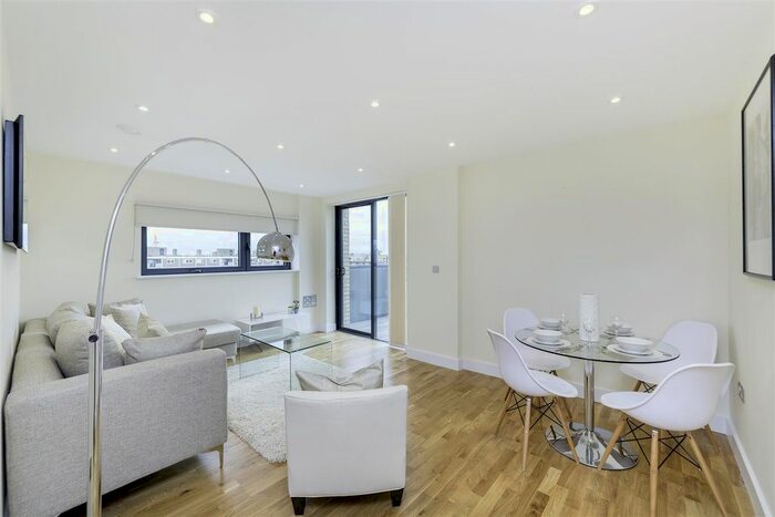 3 Bedroom Flat To Rent In Arc House, Maltby Street, Tower Bridge, London, SE1