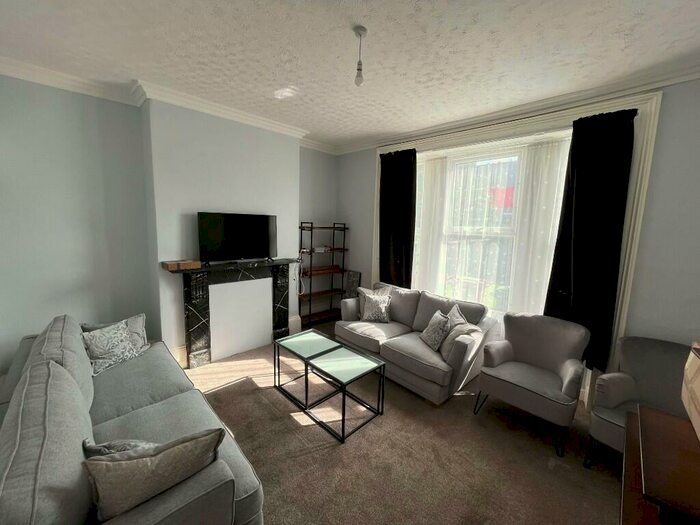 1 Bedroom Flat To Rent In Embankment Road, Plymouth, Devon, PL4