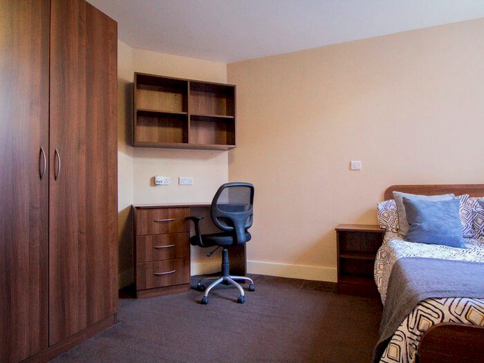 2 Bedroom Flat To Rent In Clarendon Road, Leeds, LS2