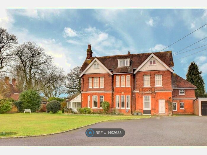 2 Bedroom Semi-Detached House To Rent In Heathmere, Petersfield, GU31