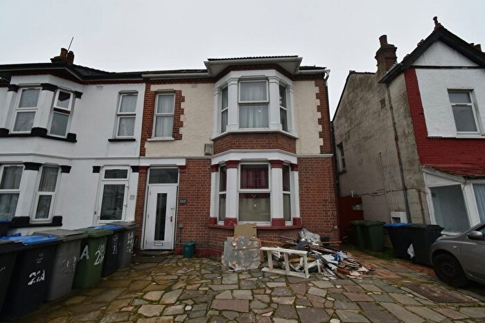 4 Bedroom Flat To Rent In Wembley, HA0