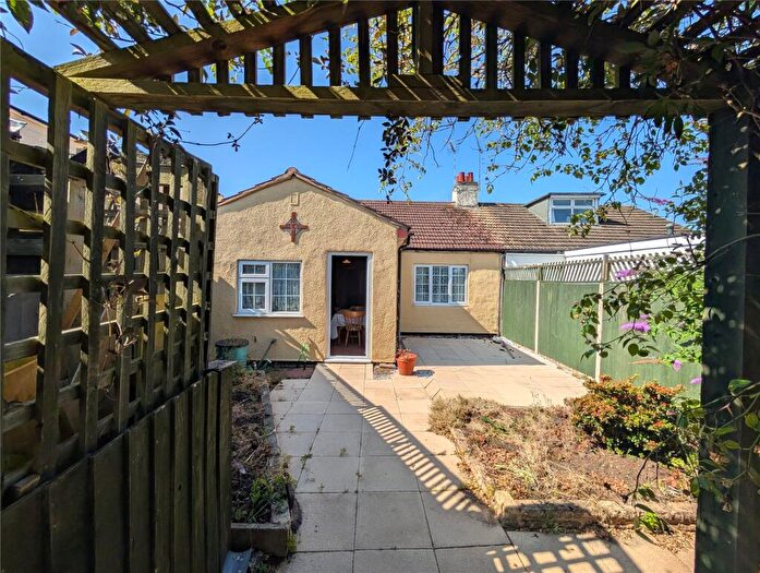 2 Bedroom Bungalow For Sale In Mostyn Avenue, Syston, Leicester, Leicestershire, LE7