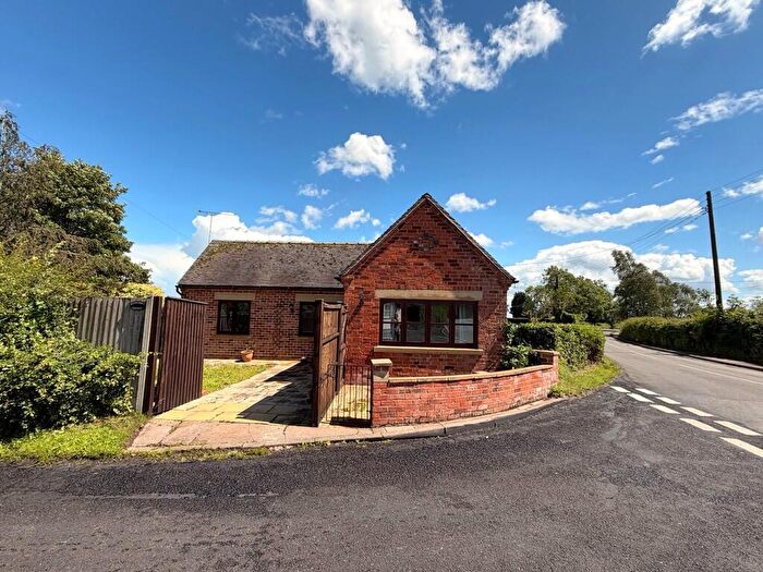 1 Bedroom Detached Bungalow To Rent In Hanbury Hill, Hanbury, Burton-on-Trent, DE13