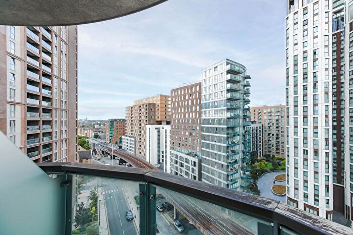 2 Bedroom Flat To Rent In City Tower, Canary Wharf, London, E14