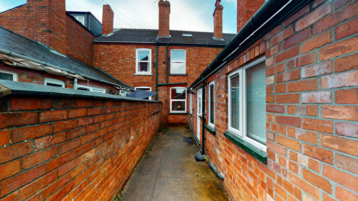 3 Bedroom Terraced House To Rent In - Pennell Street -, LN5