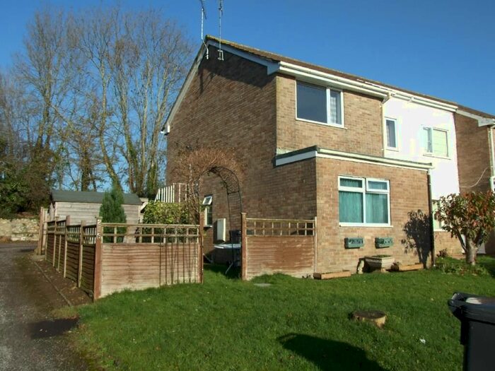 1 Bedroom Flat To Rent In Pine Avenue, Chard TA20