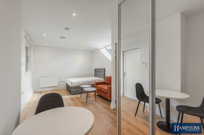 Flat To Rent In Princess Way Redhill, RH1