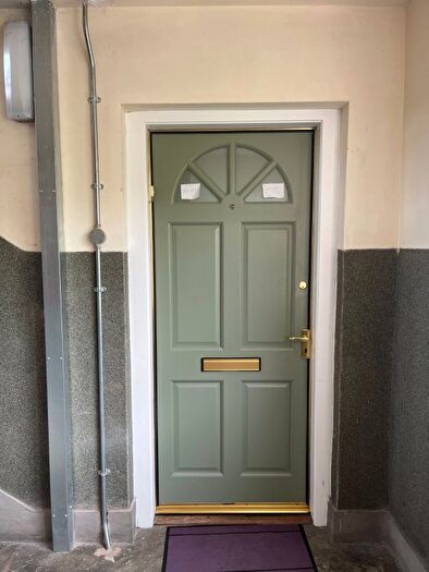 1 Bedroom Flat To Rent In Redbraes Grove, Edinburgh, Midlothian, EH7