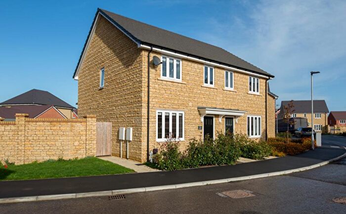 3 Bedroom Semi Detached House For Sale In Bay Gardens, Melksham, SN12