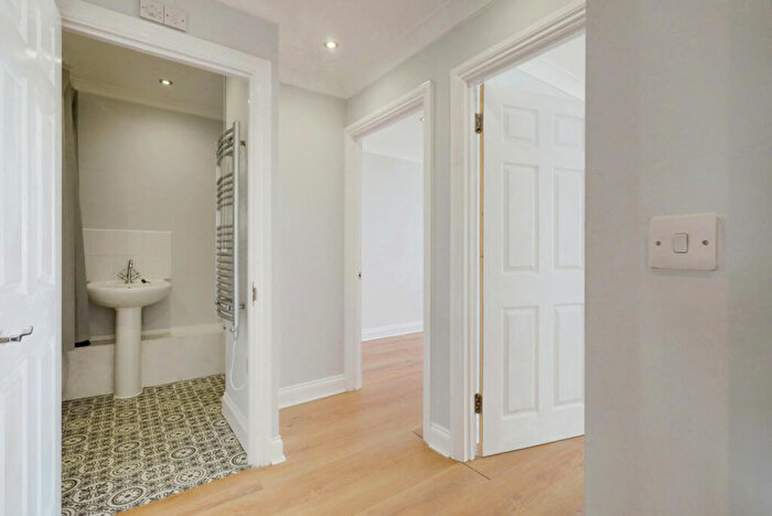 2 Bedroom Flat For Sale In London Road, Hadleigh, SS7
