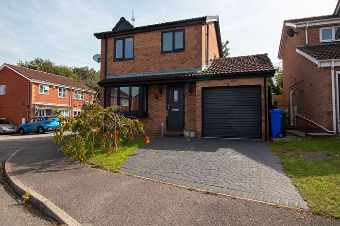 3 Bedroom Detached House To Rent In Malham Grove, Halfway, S20