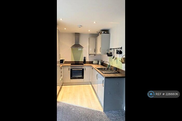 2 Bedroom Flat To Rent In Bovemoors Lane, Exeter, EX2