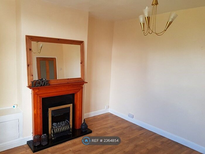 3 Bedroom Semi-Detached House To Rent In The Acres, Chesterfield, S45