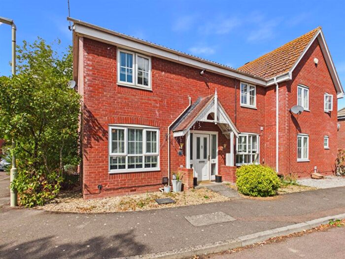 3 Bedroom Semi Detached House For Sale In Soren Larsen Way, Hempsted, Gloucester, GL2