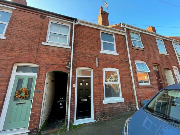 2 Bedroom House To Rent In Beecher Street, Halesowen, B63
