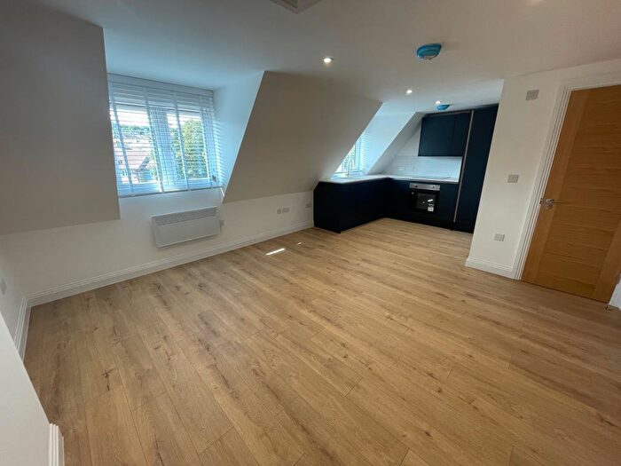 Flat To Rent In Tilehurst, Reading, RG30