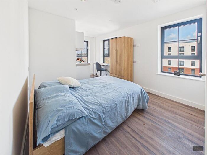 4 Bedroom Flat To Rent In Paintworks, Arnos Vale, Bristol, BS4