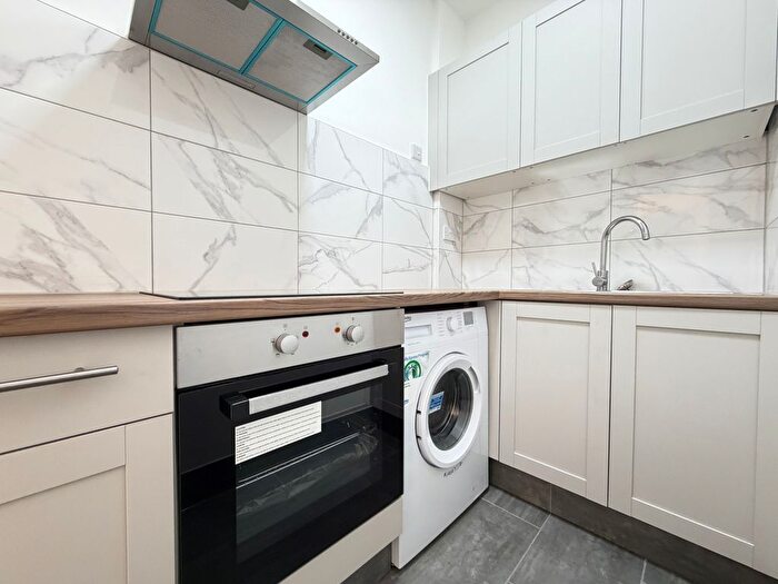 Studio To Rent In East End Road, London, N2