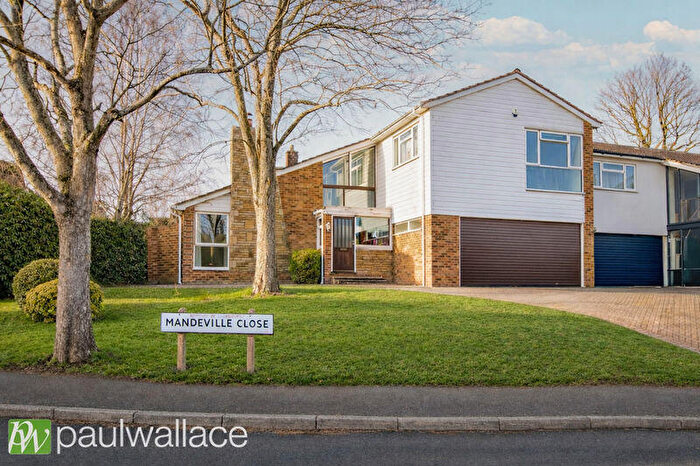 4 Bedroom Detached House For Sale In Mandeville Close, Broxbourne, EN10