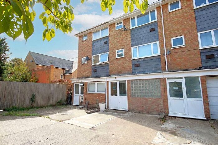 3 Bedroom Terraced House To Rent In Aplin Way, Isleworth, TW7