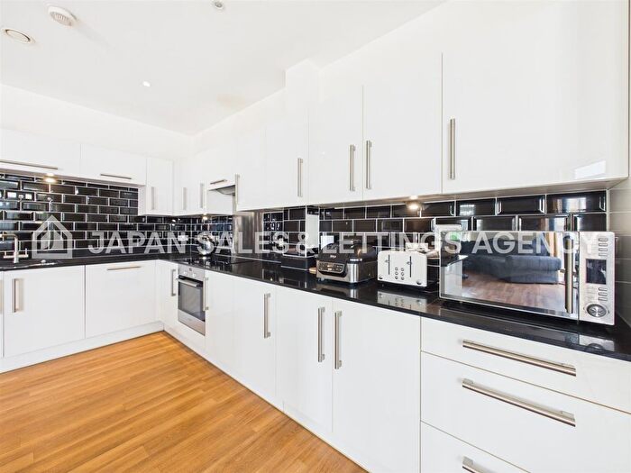 3 Bedroom Flat To Rent In Hatton Road, Wembley, HA0