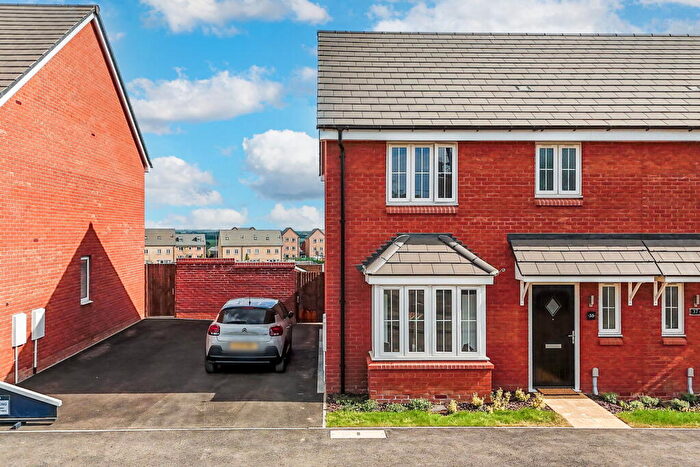3 Bedroom Semi Detached House To Rent In South Hill Lane, Wellingborough, NN8