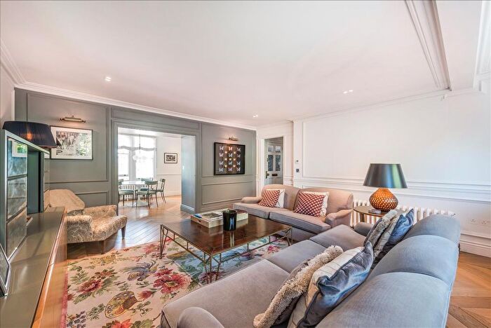 3 Bedroom Flat For Sale In Holland Park, London, W11