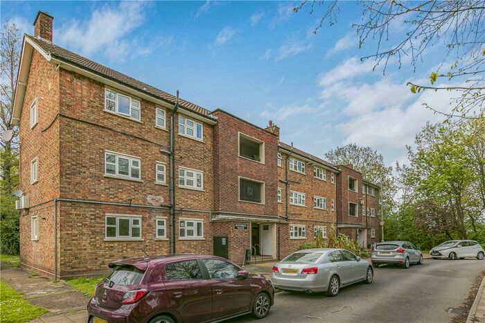 2 Bedroom Flat To Rent In Horne Way, Putney, SW15