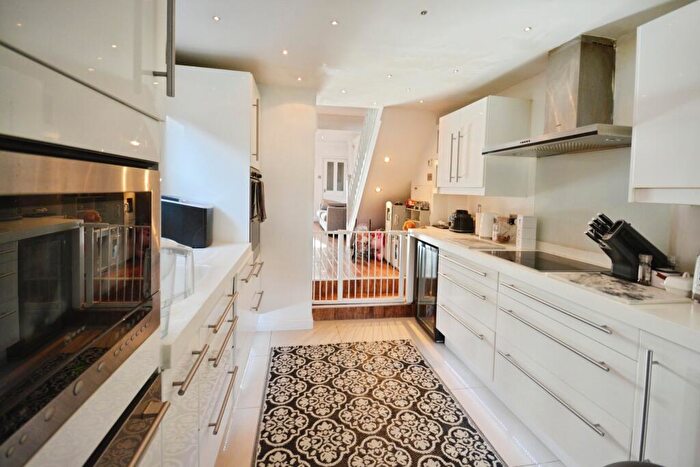 3 Bedroom Terraced House For Sale In Rye Road, Hoddesdon, EN11