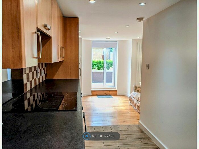 2 Bedroom Flat To Rent In Peckham Hill Street, London, SE15