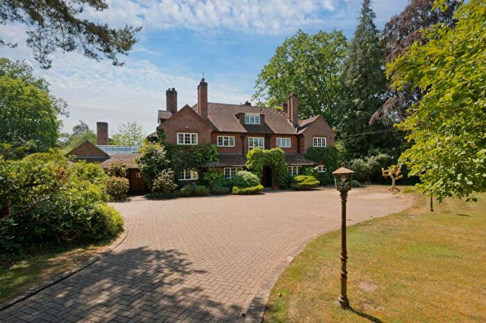 4 Bedroom Detached House For Sale In South Ridge, St George's Hill, KT13