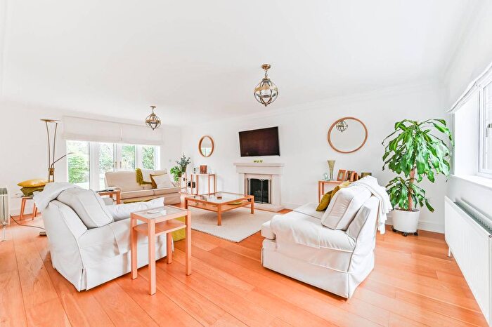 5 Bedroom Detached House For Sale In Selborne Road, Lloyd Park, Croydon, CR0