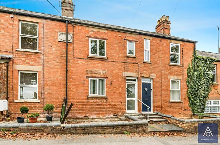 3 Bedroom Terraced House For Sale In High Street, Brackley, Northamptonshire, NN13