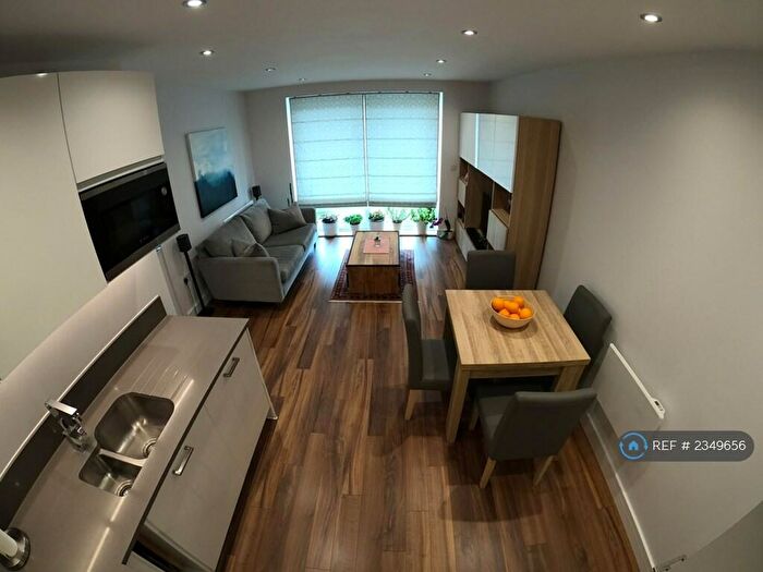 2 Bedroom Flat To Rent In Drake Way, Reading, RG2